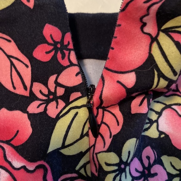 Notations Large Rose Buds Skirt - Picture 9 of 9